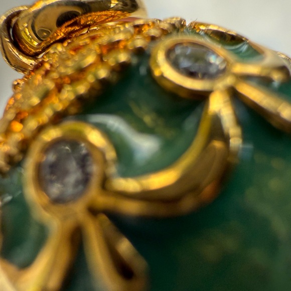 Gold and White Necklace with Intricate Design - Picture 4 of 7